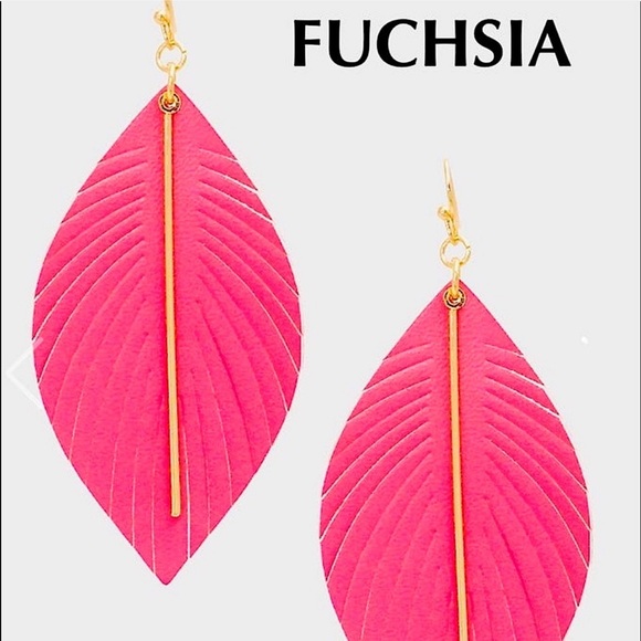 👻BOGO50%👻 🆕🌿🤍RUE 27: WHITE LEOPARD Leaf Shape Dangle Earrings - Picture 9 of 10